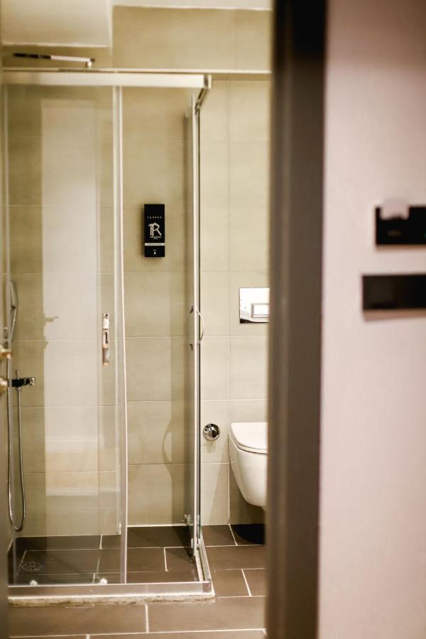 The Royals Hotel Izmir Bagian luar foto