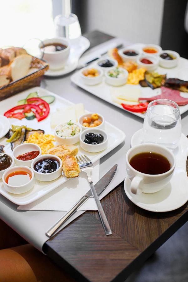 The Royals Hotel Izmir Bagian luar foto