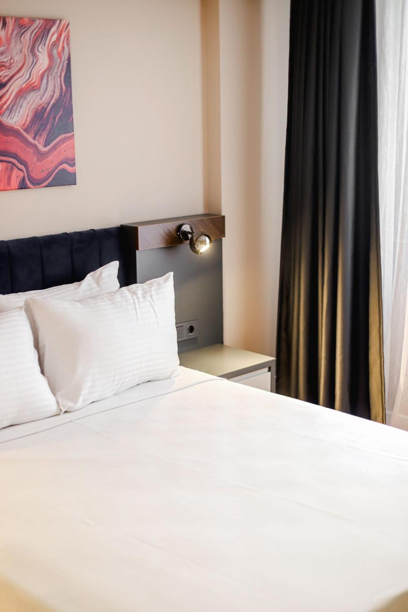 The Royals Hotel Izmir Bagian luar foto