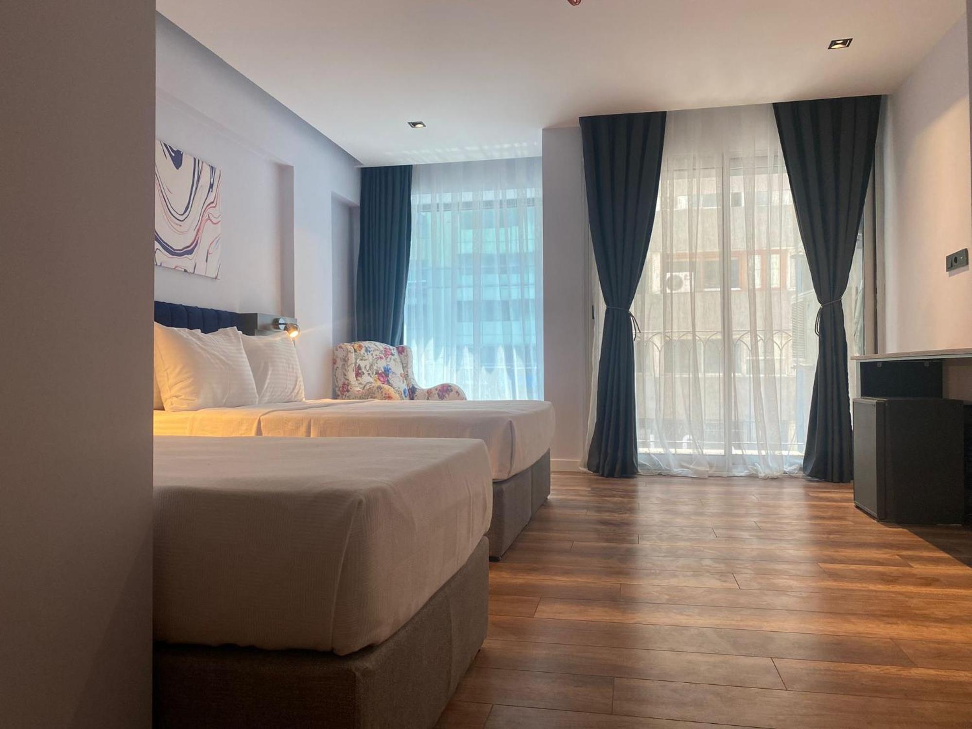 The Royals Hotel Izmir Bagian luar foto
